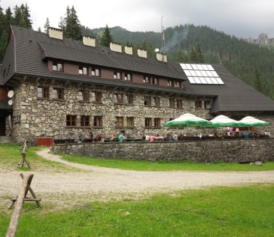 Schroniska w Tatrach – Schronisko PTTK na Polanie Chochołowskiej